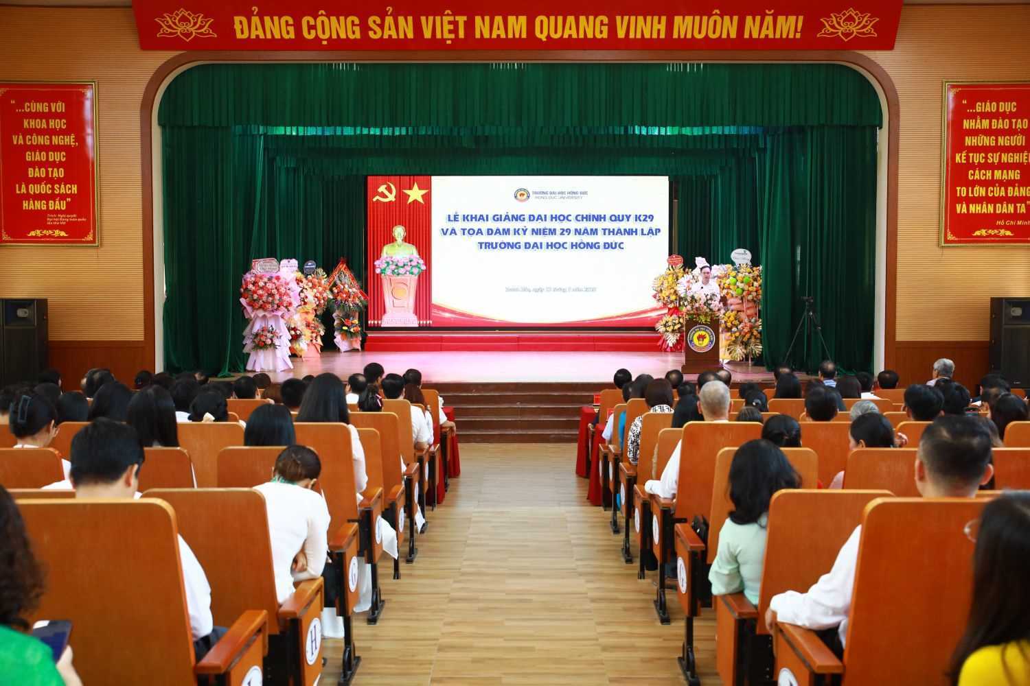 Hong Duc University Welcomes the 29th Undergraduate Cohort and Launches Activities Celebrating Its 30th Anniversary